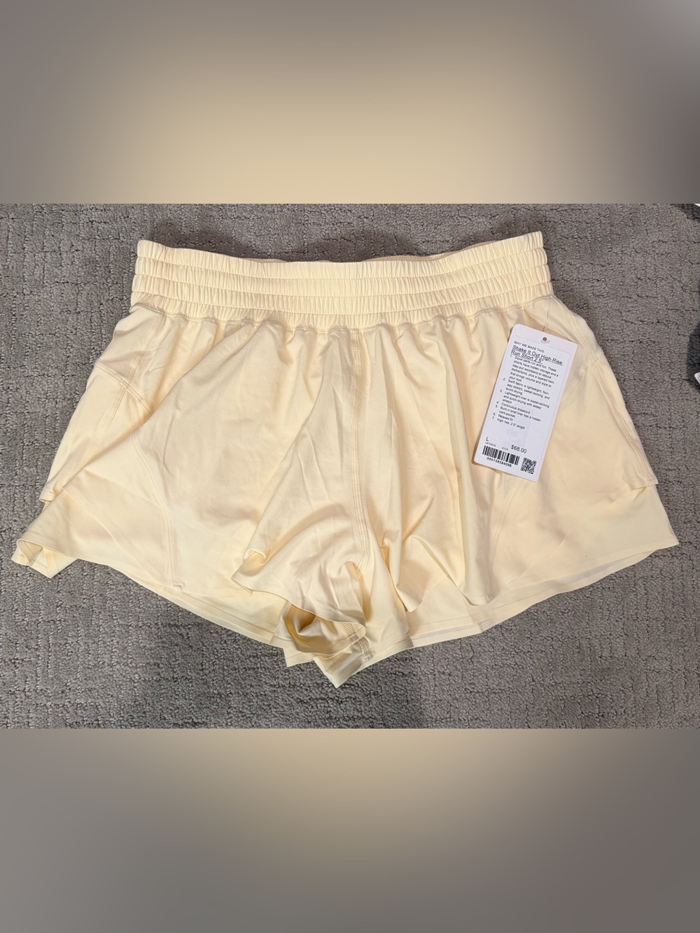 Lululemon Butter Cream Shake it Out HR Short 2.5" - Picture 1 of 3